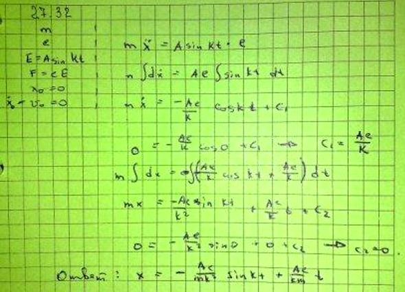 Частица массы m, несущая заряд электричества e, находится в однородном электрическом поле с переменным напряжением E=A sin kt А и k-заданные